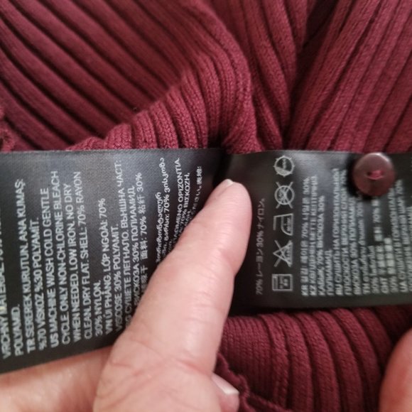 H& M V Neck Cardigan Maroon Size Small - Picture 3 of 9